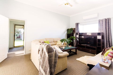 Coal D' Vine Cottage - Cessnock NSW - Gold Coast 3