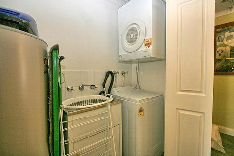 Cobb & Co 3/39 Cobbon Crescent - Tourism Gold Coast 2