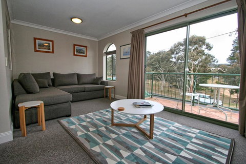 Cobb & Co 3/39 Cobbon Crescent - Tourism Gold Coast 0