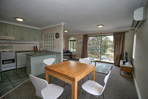 Cobb & Co 3/39 Cobbon Crescent - Tourism Gold Coast 3