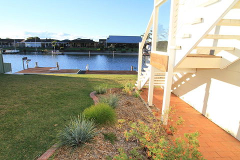Cockatoo House - Tourism Gold Coast 1
