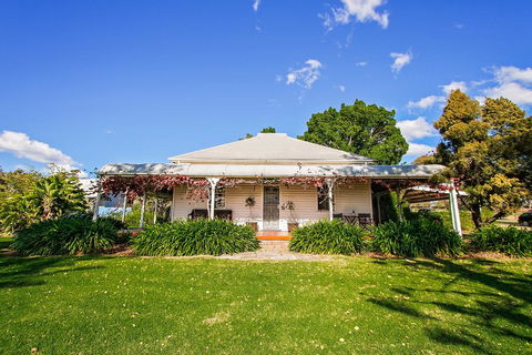 Cockfighters Ghost Vineyard Accommodation - Tourism Gold Coast 1