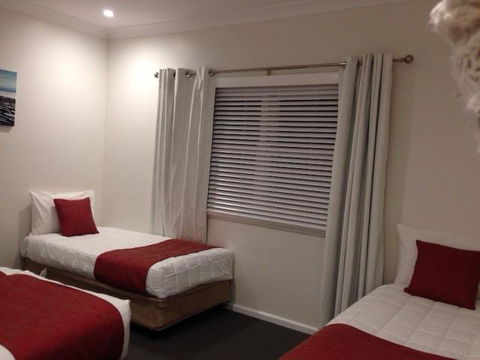 Colonial Lodge Motor Inn - Tourism Gold Coast 2