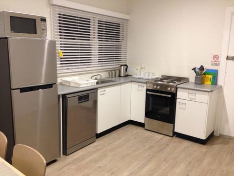 Colonial Lodge Motor Inn - Tourism Gold Coast 1