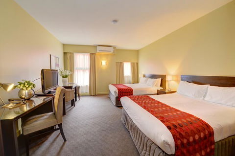 Comfort Inn & Suites City Views - Tourism Gold Coast 1