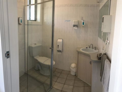 Comfort Inn The Lakes - Tourism Gold Coast 1