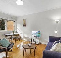 Comfy one-bedroom unit between city and airport - Tourism Gold Coast