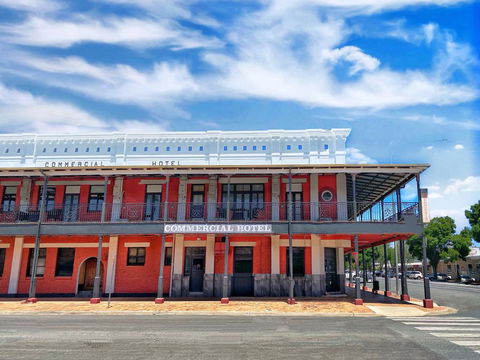 Commercial Hotel Hay - Tourism Gold Coast 2