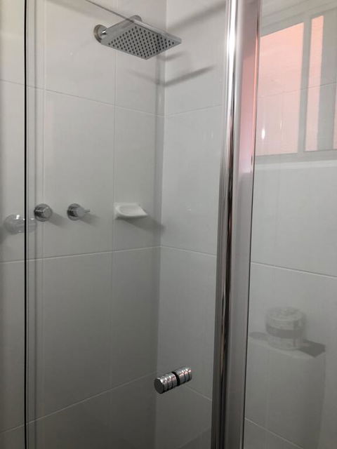Commodore Motor Inn - Tourism Gold Coast 1