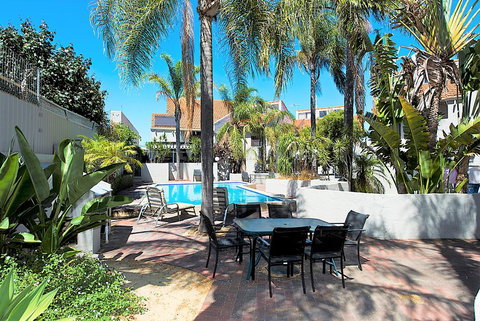 Como Mezzanine Retreat - Tourism Gold Coast 2