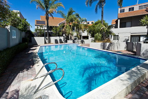 Como Mezzanine Retreat - Tourism Gold Coast 3