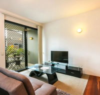 Contemporary 1 Bedroom Teneriffe Apartment with Pool and Gym - Tourism Gold Coast