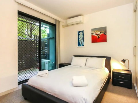 Contemporary 1 Bedroom Teneriffe Apartment With Pool And Gym - Tourism Gold Coast 3