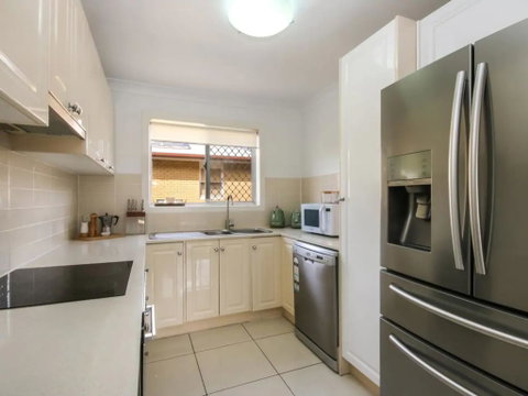 Contemporary 2 Bedroom Beachfront Apartment - Tourism Gold Coast 1