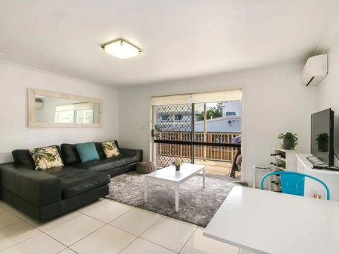 Contemporary 2 Bedroom Beachfront Apartment - Tourism Gold Coast 0