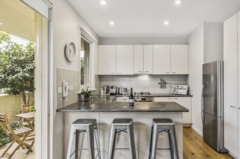 Convenient And Quiet In Sophisticated Malvern - Gold Coast 1