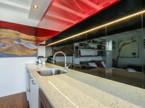 Cool Architect-Designed Studio Close To CBD - Tourism Gold Coast 2