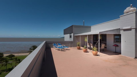 Coral Towers Holiday Suites - Tourism Gold Coast 1