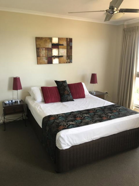 Coral Towers Holiday Suites - Tourism Gold Coast 3