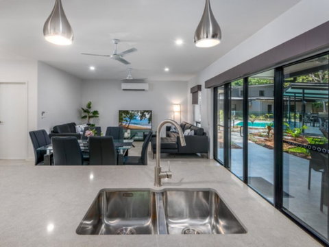 Corals - Tropicana Resort - Cli - Tourism Gold Coast 1