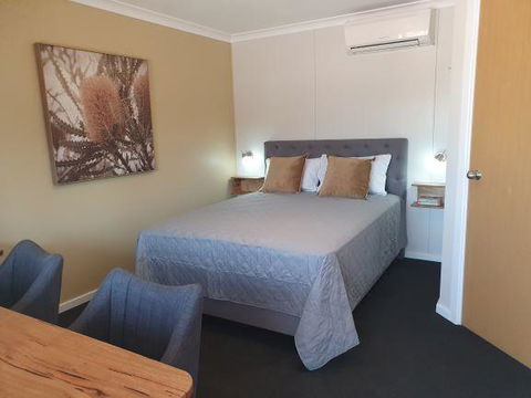 Cornwall House Accommodation - Tourism Gold Coast 0