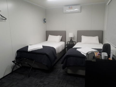 Cornwall House Accommodation - Tourism Gold Coast 1