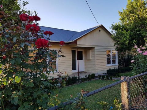 Cottage On Main - Tourism Gold Coast 0