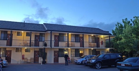 Country Plaza Motel - Tourism Gold Coast 1