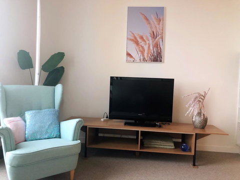 Cozy & Convenient 1Bdr Aparment + FREE Parking - Tourism Gold Coast 2