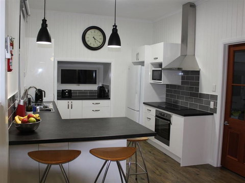 Creekview Cottage - 70 Lock Street - Gold Coast 1