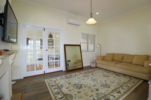 Crescent Haven, 2A View Street, - Gold Coast 0
