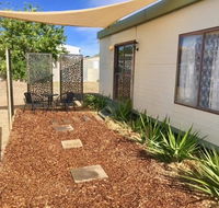 Cute Private Studio Flat with AIRCON - Tourism Gold Coast