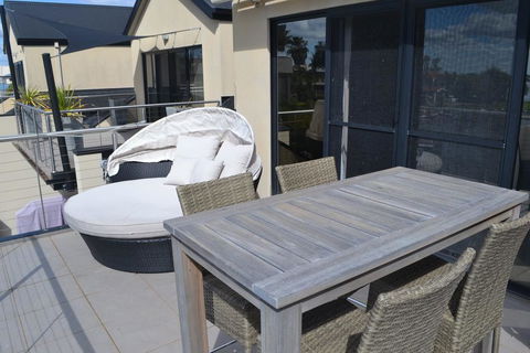 Cypress Drive Town House - Tourism Gold Coast 3