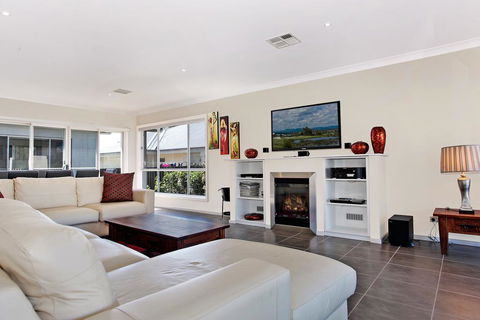 Cypress Point Lodge - Tourism Gold Coast 2