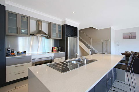 Cypress Townhouse 11 - Tourism Gold Coast 1