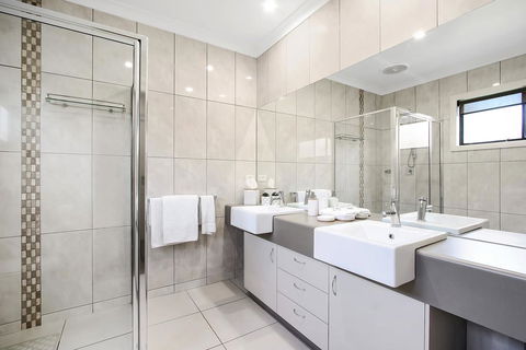Cypress Townhouse 17 - Suite - Tourism Gold Coast 1
