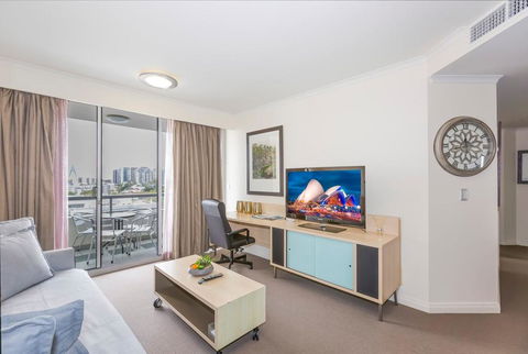Darling Harbour Executive - Tourism Gold Coast 2