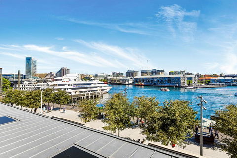 Darling Harbour Waterfront Luxury Apartment - Tourism Gold Coast 1