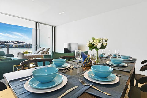 Darling Harbour Waterfront Luxury Apartment - Tourism Gold Coast 2