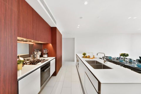 Darling Harbour Waterfront Luxury Apartment - Tourism Gold Coast 3