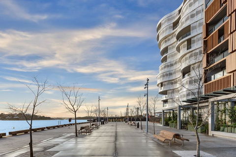 Darling Harbour Waterview Luxury Apartment - Tourism Gold Coast 3