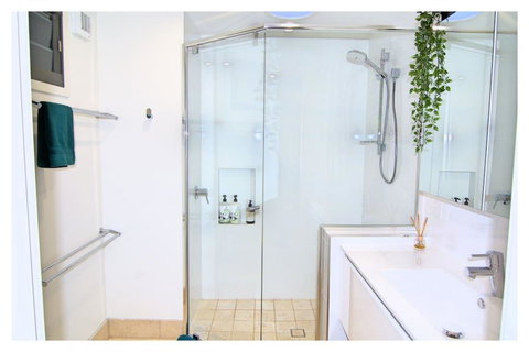 De Zen - Aussie World Holiday Group Venue - Tourism Gold Coast 1