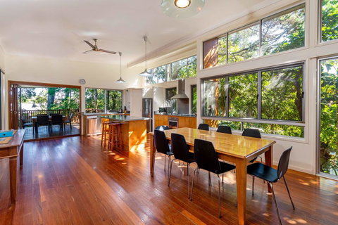 Decked Out For A Fantastic Holiday - Winnett St, Woorim (Upstairs Only) - Gold Coast 3