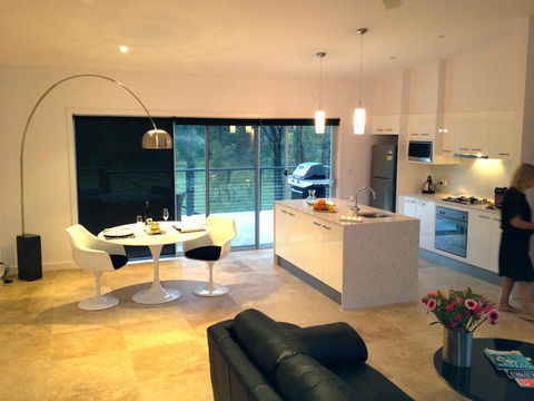 Deja Vu Estate - Tourism Gold Coast 0
