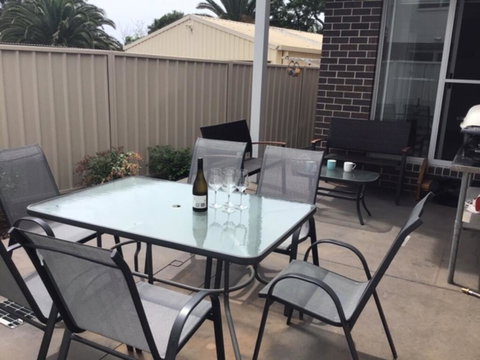Discover Warilla - Bright And Airy Townhouse Near The Beach And Lake - Tourism Gold Coast 2