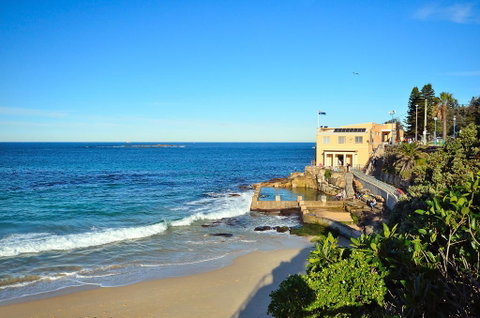 Dive Hotel - Tourism Gold Coast 0