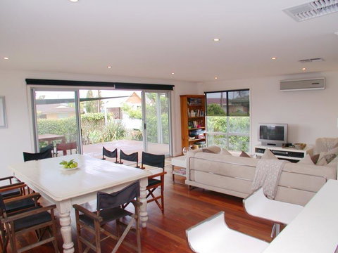 Do Drop Inn - Tourism Gold Coast 0