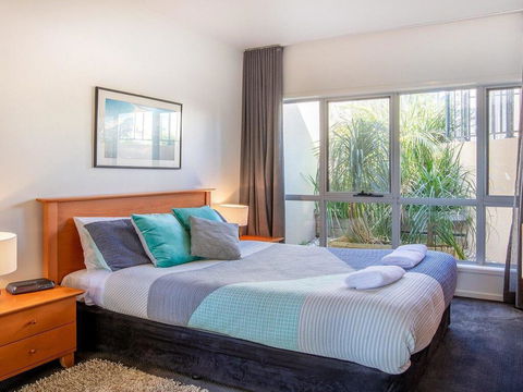 Dolphins Den - Panoramic Views - Tourism Gold Coast 1