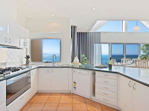 Dolphins Den - Panoramic Views - Tourism Gold Coast 3