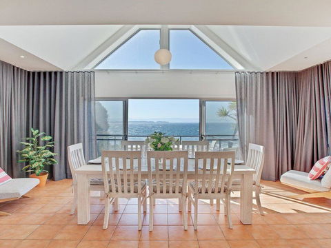 Dolphins Den - Panoramic Views - Tourism Gold Coast 0